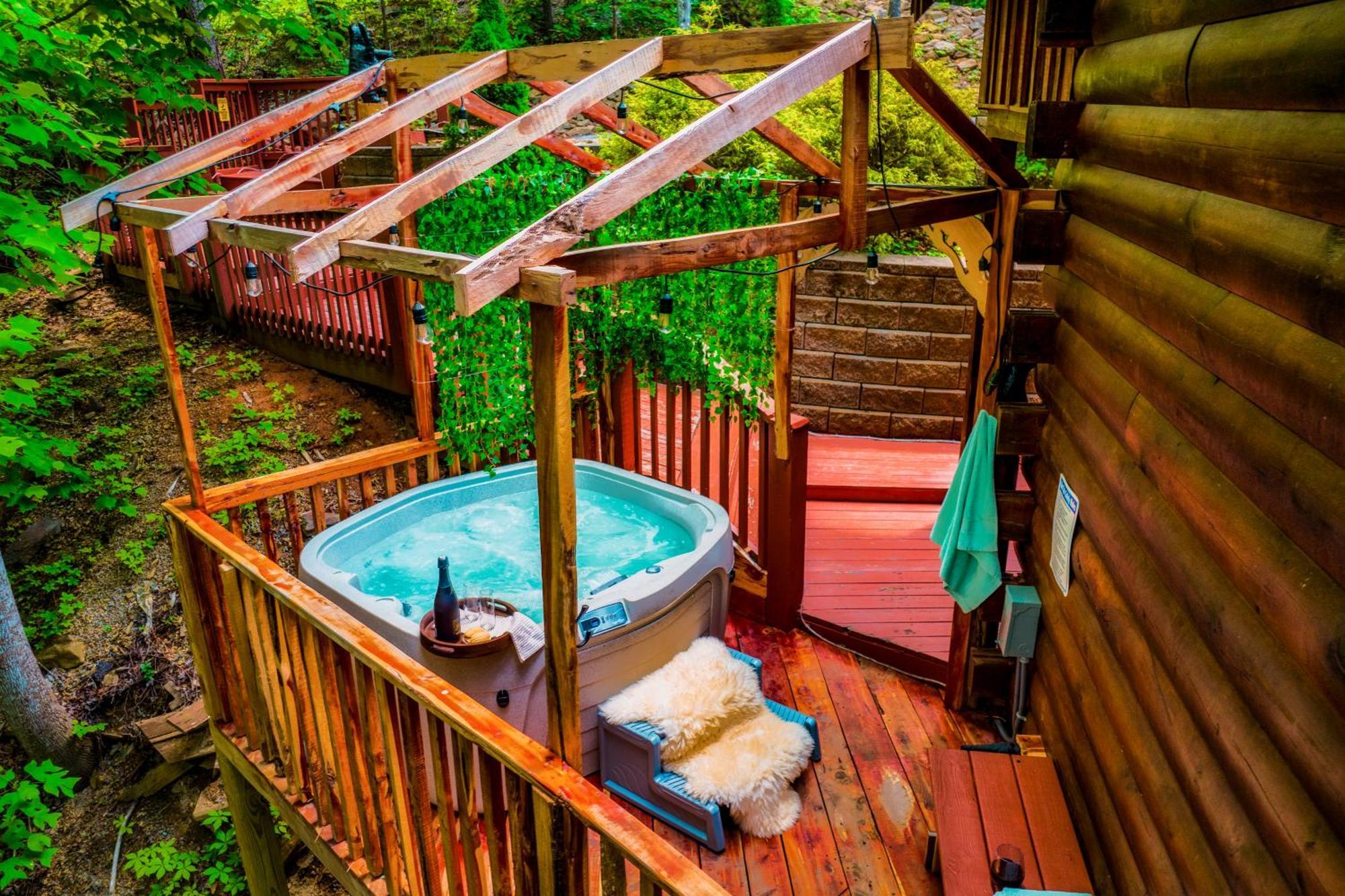 Cabin In A Gated Resort With Seasonal Resort Pool Pigeon Forge Luaran gambar