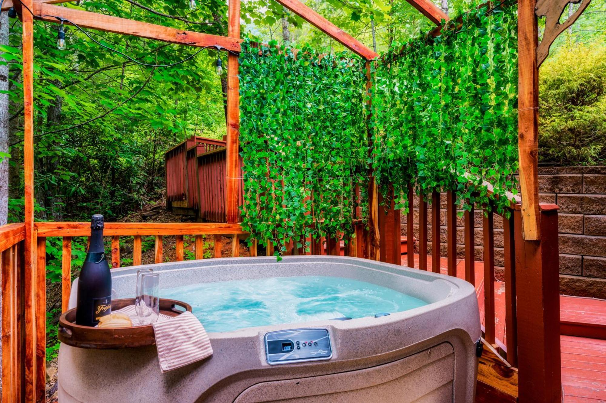 Cabin In A Gated Resort With Seasonal Resort Pool Pigeon Forge Luaran gambar
